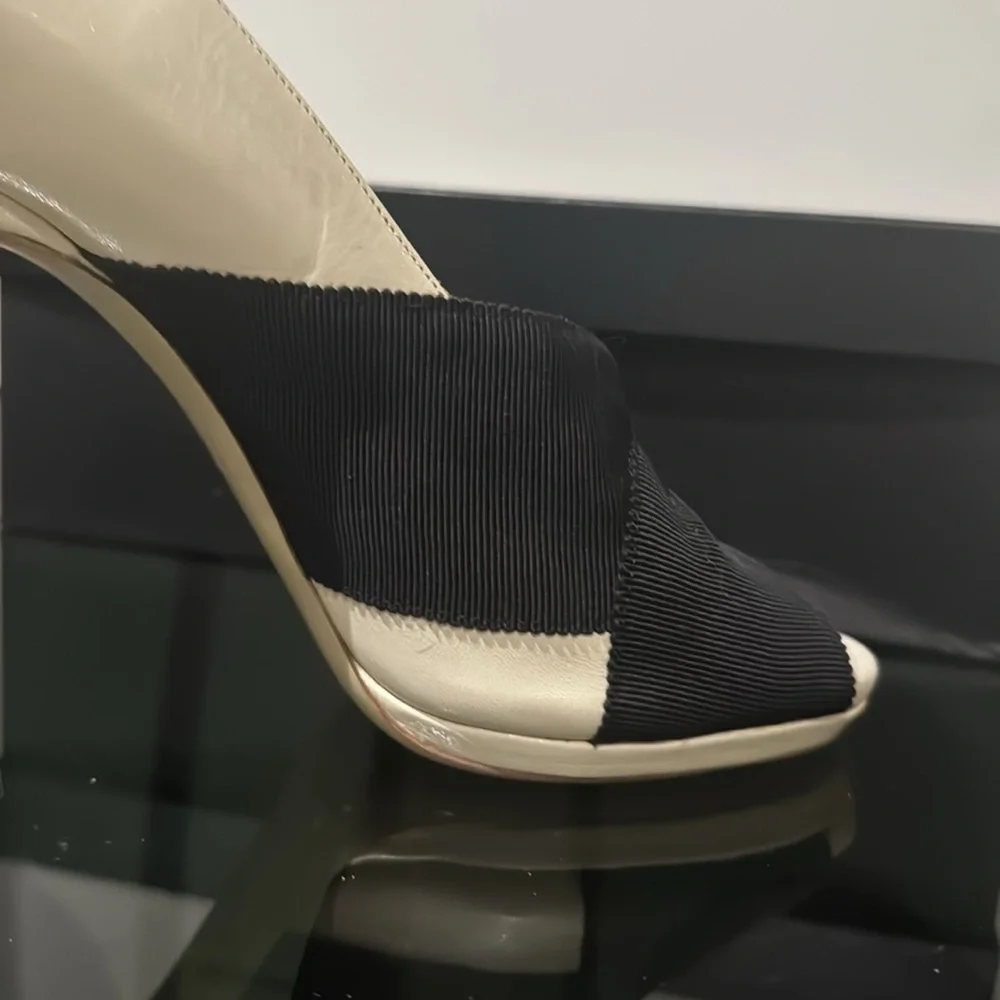 Dries Van Noten ecru leather with black fabric.designers signature curved heel. - Picture 8 of 14